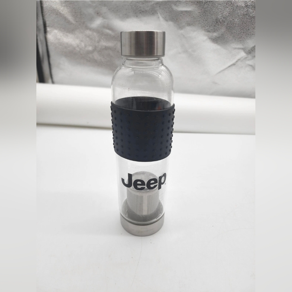 JEEP Glass Water Bottle with Infusion Bottom and Silicone Grip Center..NEW - Picture 2 of 2